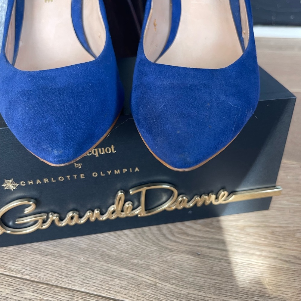 Blue Suede heels from Pour la Victoire! - Picture 7 of 9